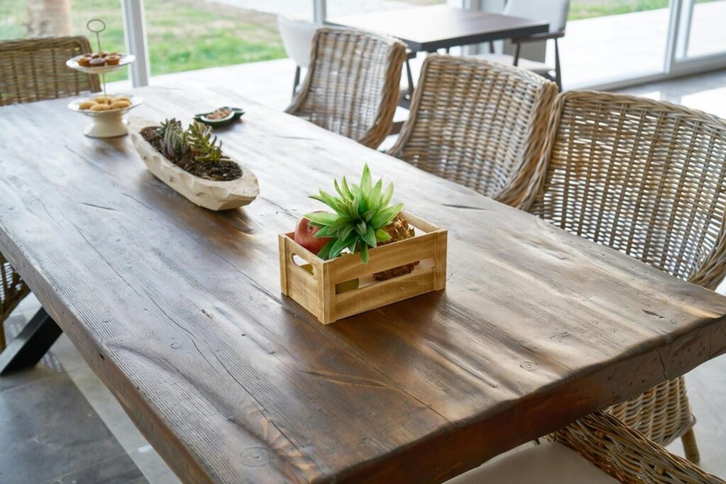 Solid wood as a dining set for long-term investment