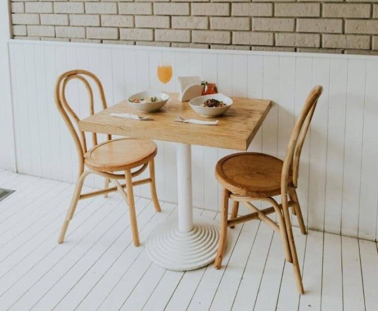 Square table for the dining set